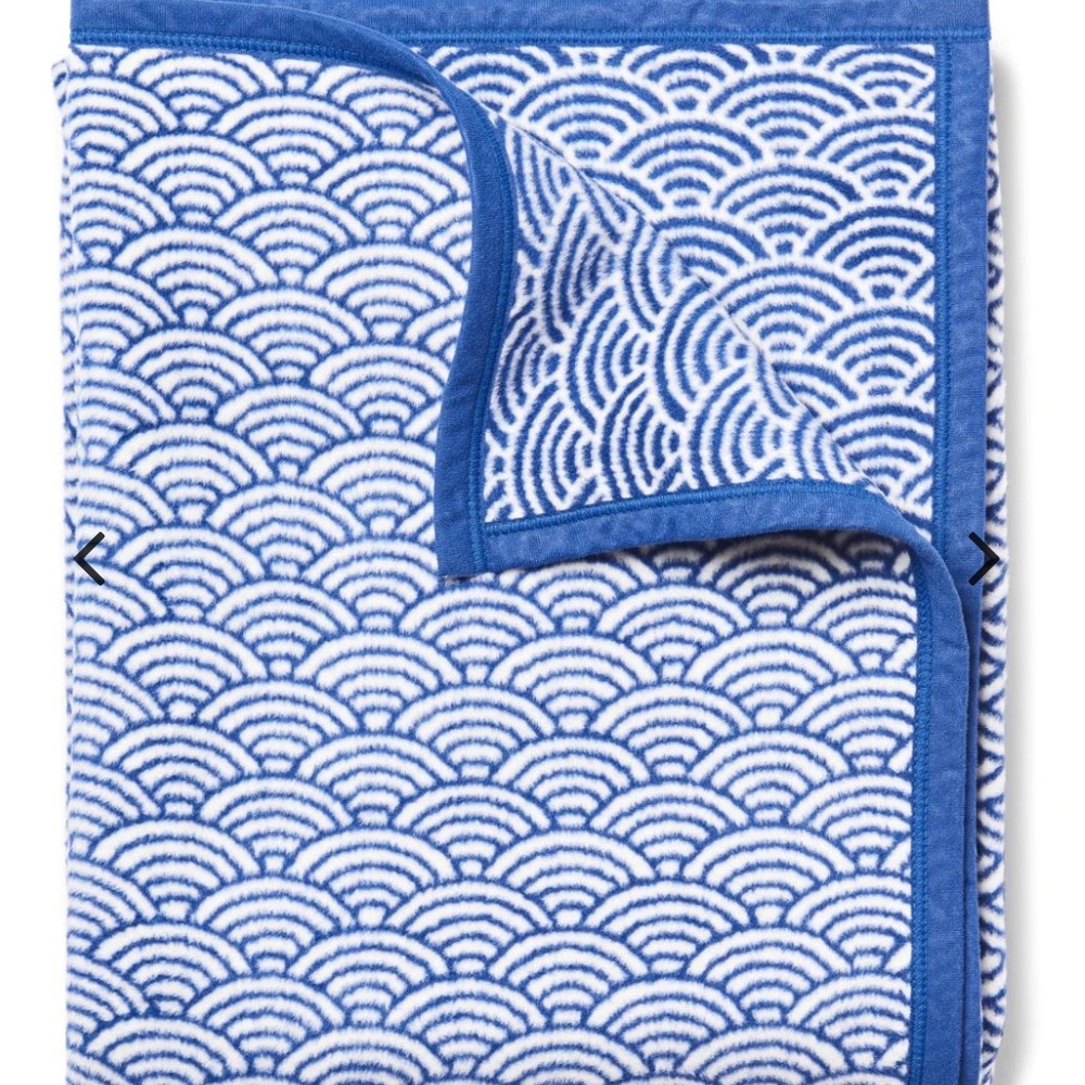 Chappy Wrap blanket "scallop" Pattee in. Cream and navy. Perfect gift blanket!
